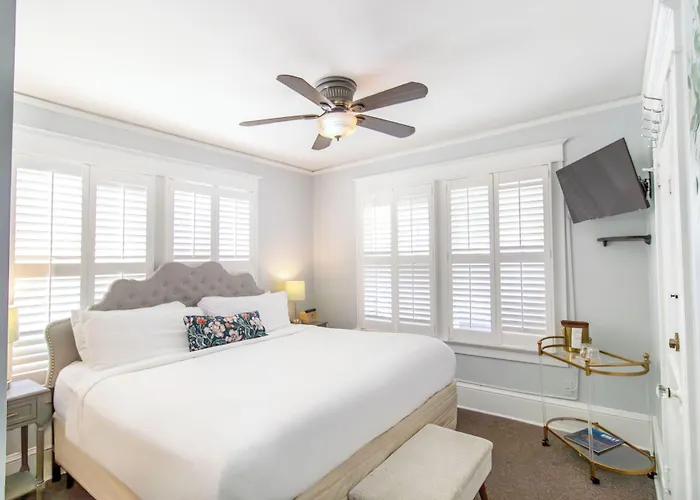 Hemingway House Boutique Hotel (Adults Only)