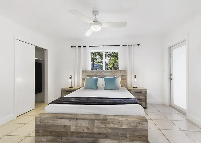 Alani Bay Premium Condos