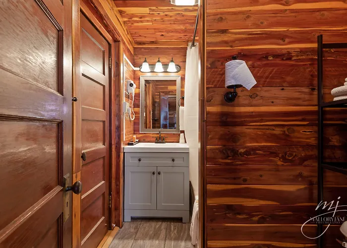 Log Cabin Inn
