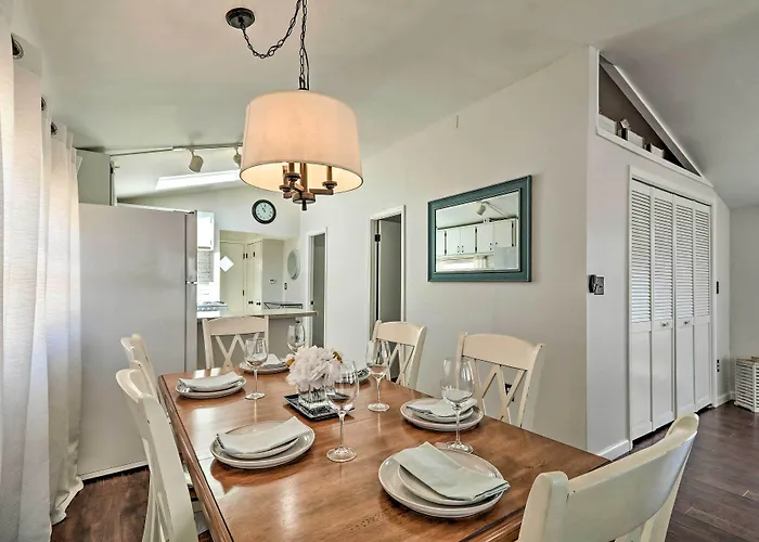 Beachy Lavallette Cottage W/ Outdoor Shower, Patio