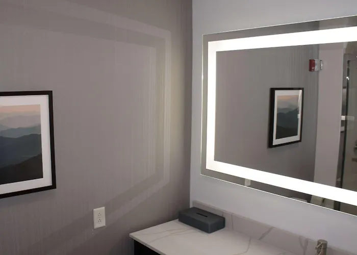 La Quinta Inn & Suites By Wyndham Manchester - Arnold Afb