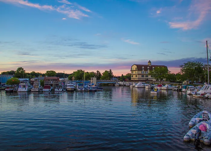 Old Harbor Inn