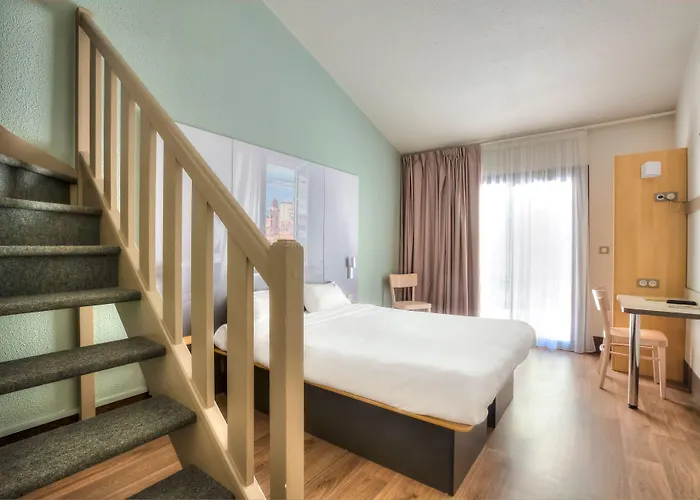 B&B Hotel Villeneuve Loubet Village