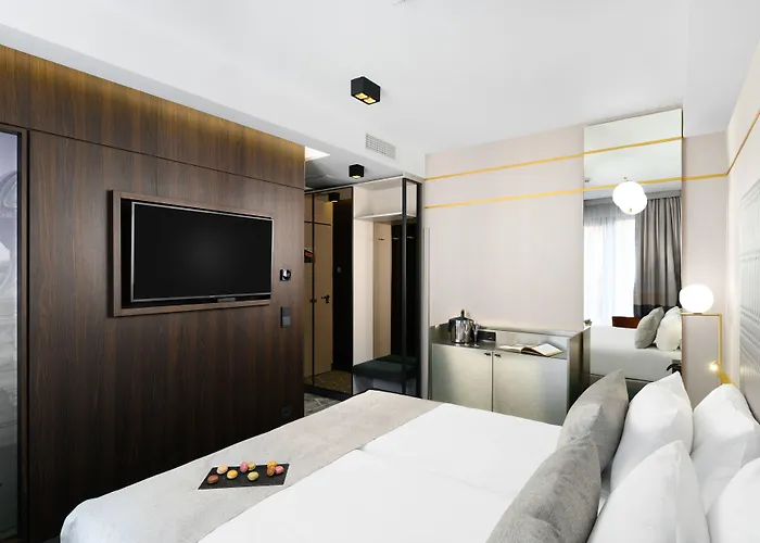 Emerald Hotel By Continental Group