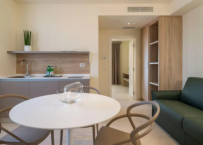 Palace Lido Hotel & Suites