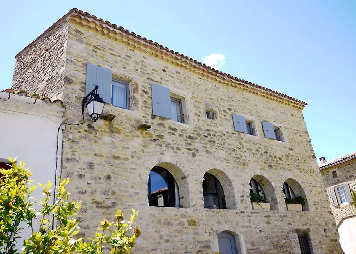 La Maison Des Vendangeurs: Jacuzzi Spa & Seasonal Pool Retreat