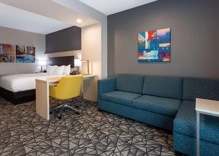 La Quinta Inn & Suites By Wyndham Shorewood