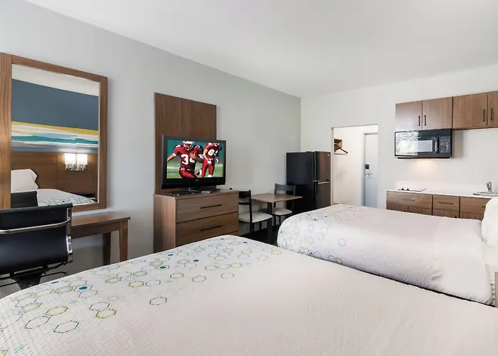 Hometowne Studios By Red Roof Newport News - Hampton West