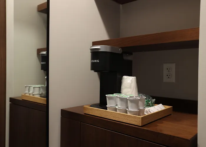 Cedartree Hotel Portland Hillsboro