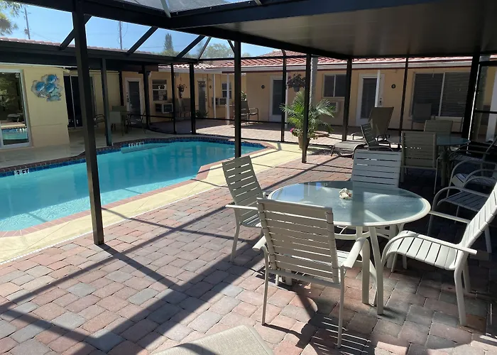 Tropical Villas Of Venice Beach