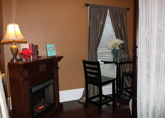 Monroe Manor Inn