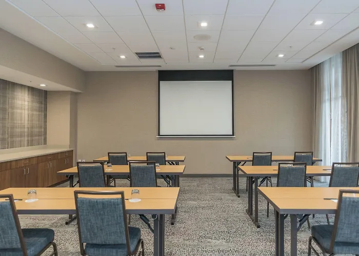 Courtyard By Marriott West Springfield