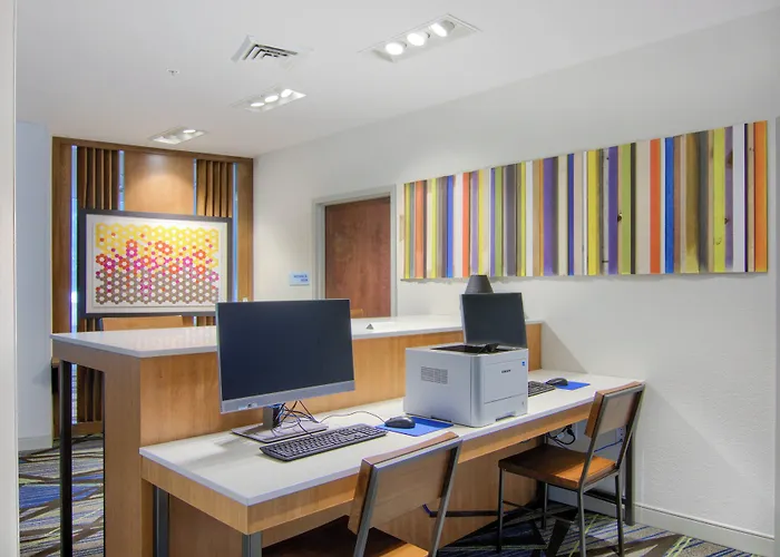 Holiday Inn Express & Suites Mobile - University Area By Ihg