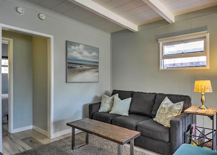 Remodeled Ventura Beach Home With Yard & Fire Pit!