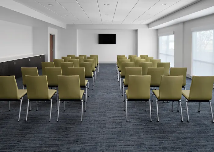 Holiday Inn Express & Suites - Elkhorn - Lake Geneva Area By Ihg