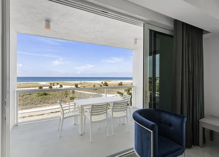 Ocean Club Treasure Island Hotel