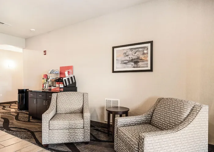Cobblestone Hotel & Suites - Newport