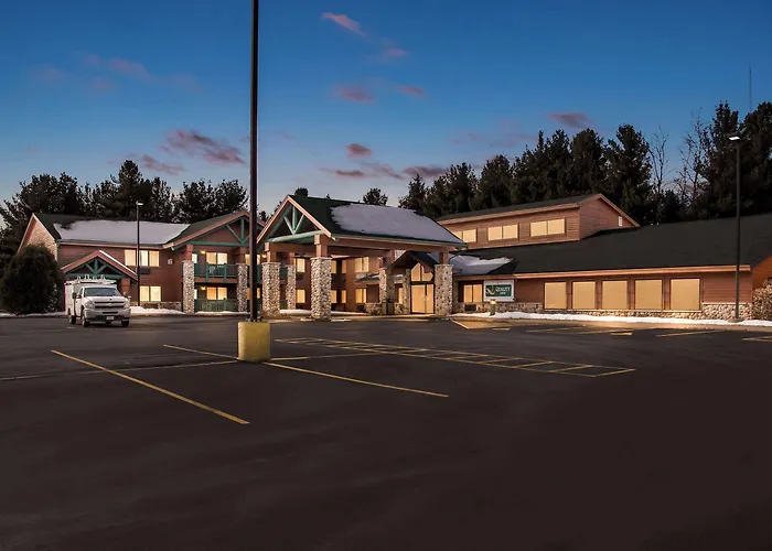 Cobblestone Hotel & Suites - Ladysmith
