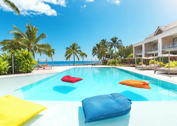 Cook'S Bay Hotel & Suites