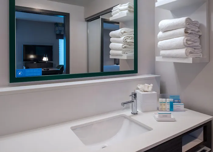 Hampton Inn & Suites Winston-Salem Downtown