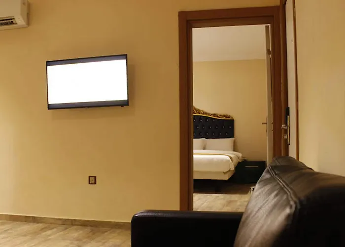 Ellyxville Hotel