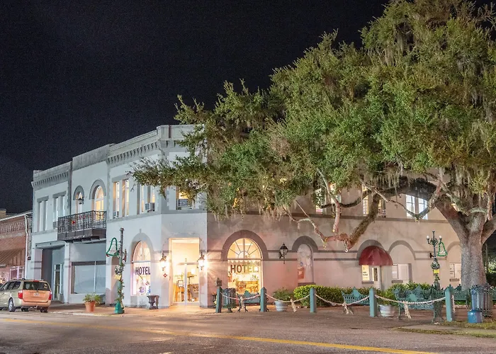 Oaak Tree Hotel