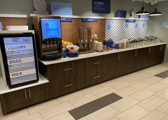 Holiday Inn Express & Suites Junction By Ihg