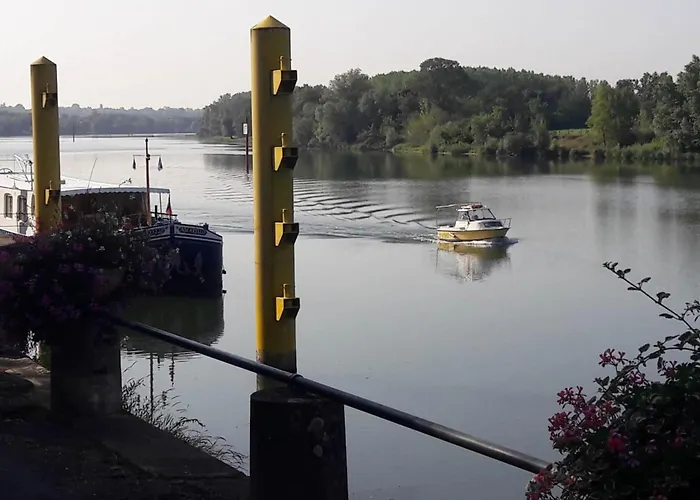 Roulotte Authentique aux Portes du Beaujolais climatisée avec terrasse Privative&Borne de Recharge