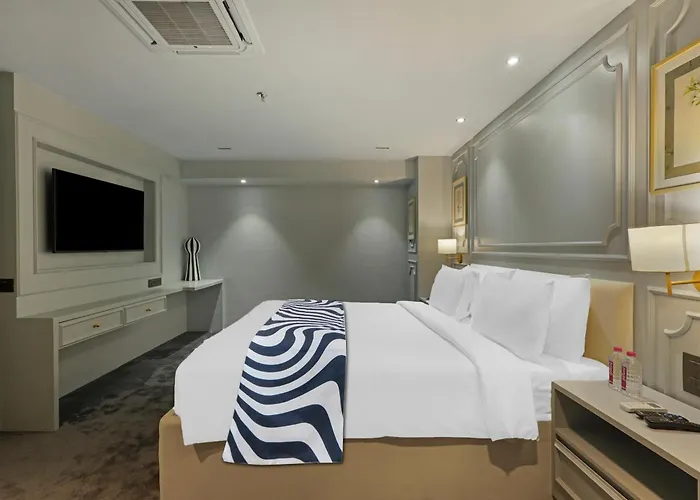 Sunday Hotel & Convention Centre By Checkin, Vadodara