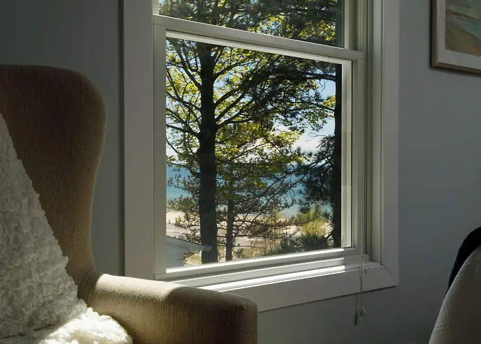 Looking Glass Beachfront Inn