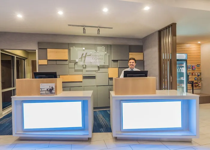 Holiday Inn Express & Suites Lake Havasu - London Bridge By Ihg
