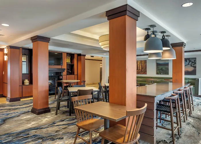 Fairfield Inn & Suites By Marriott Decatur At Decatur Conference Center