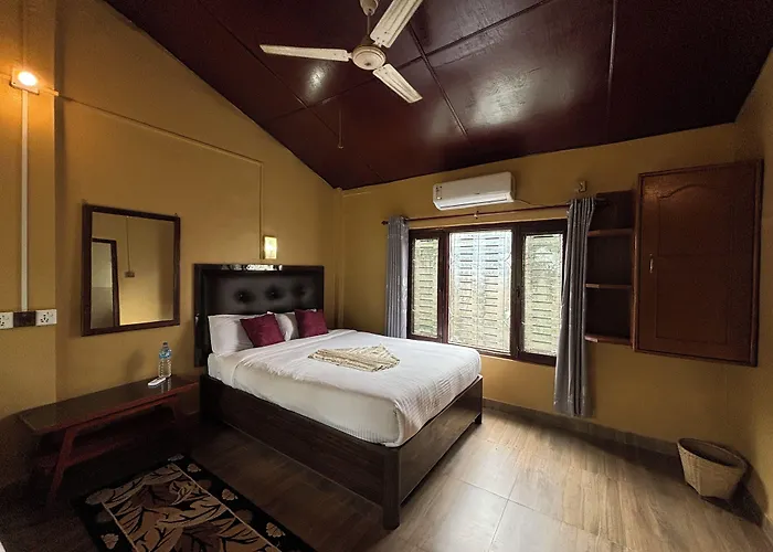 Travellers Jungle Camp-Sauraha