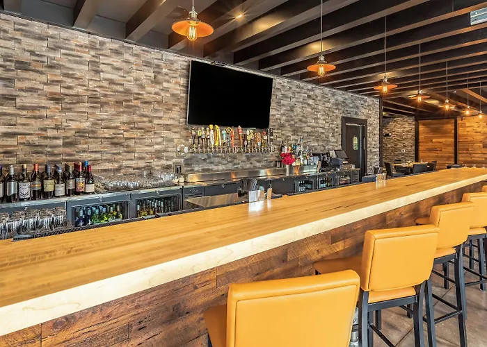 Cobblestone Hotel & Suites Hartford