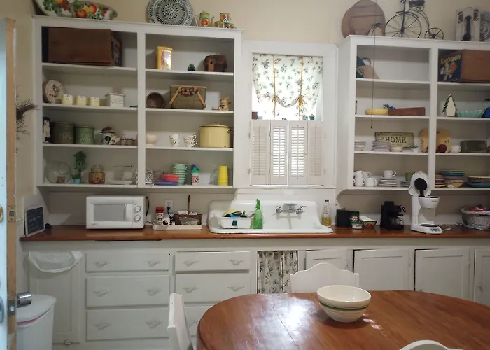Carleton House Bed And Breakfast