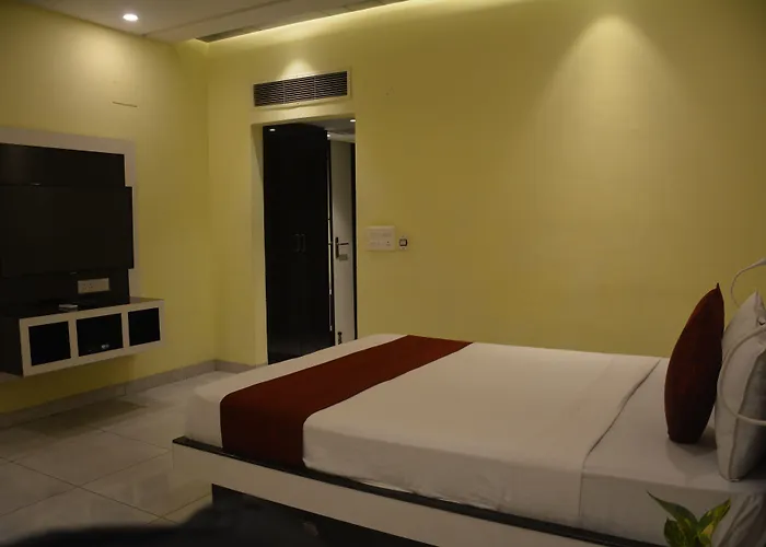 Hotel Plaza Inn Varanasi