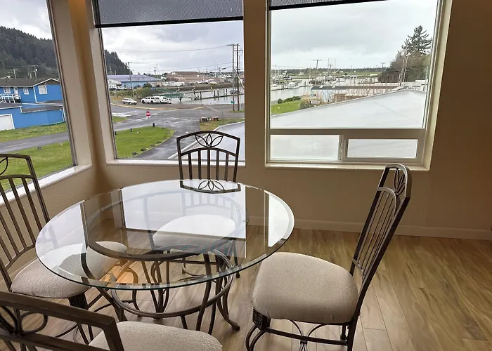 Winchester Bay Inn