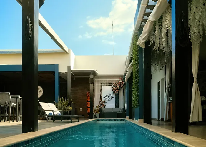 R Hotel Kingston