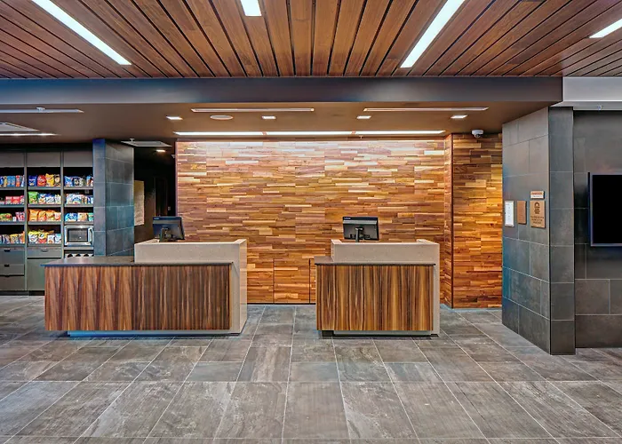 Courtyard By Marriott Appleton Riverfront