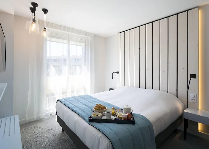 Logis Hotel Les Pins - Operalia