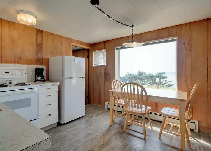Ester Lee Oceanview Inn
