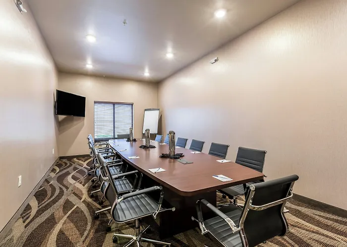 Cobblestone Hotel & Suites - Stevens Point