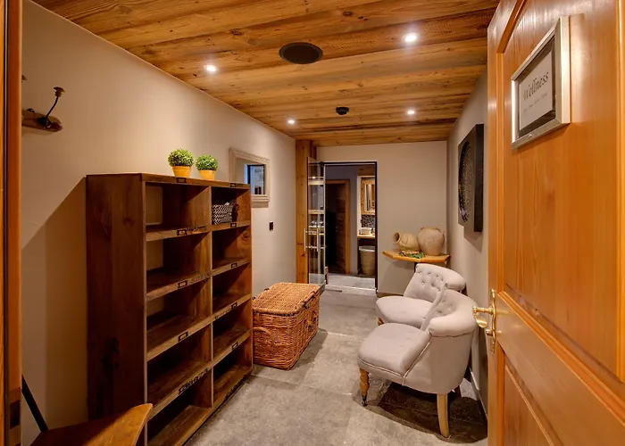 22 Summits Apartments
