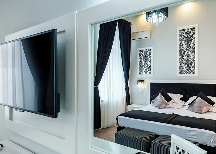 La Strada Boutique Villa