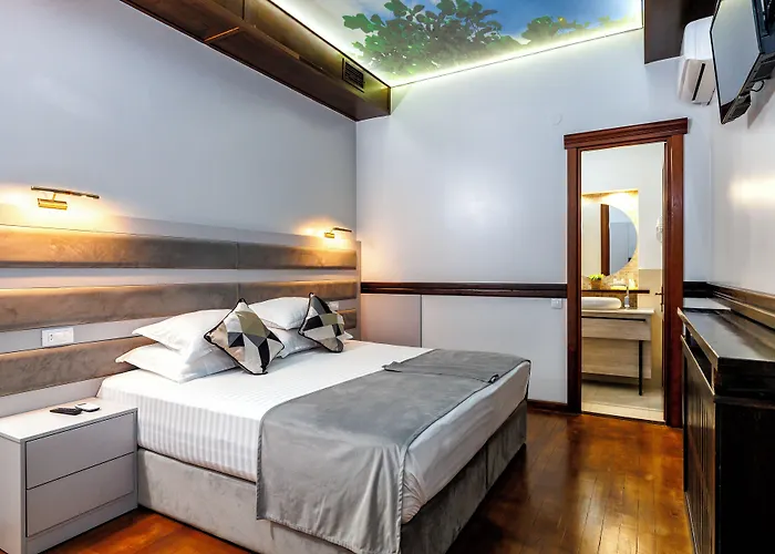 La Strada Boutique Villa