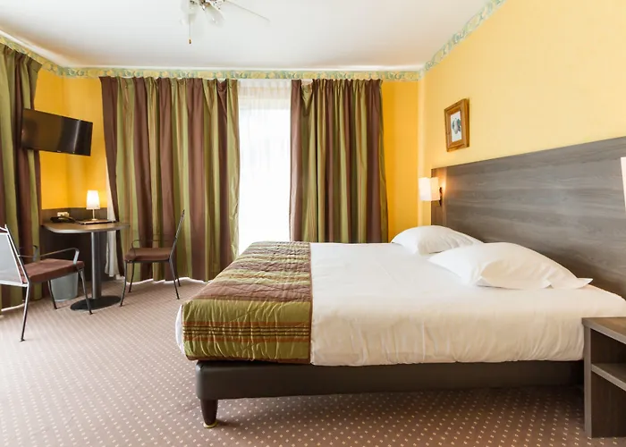 Logis Hotel Restaurant Des Chateaux