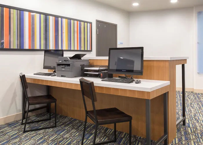 Holiday Inn Express & Suites Lincoln I - 80 By Ihg