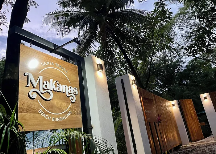 Makanas Beach Bungalows