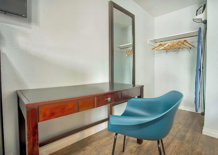 Studio 6 Suites - Albany, Or