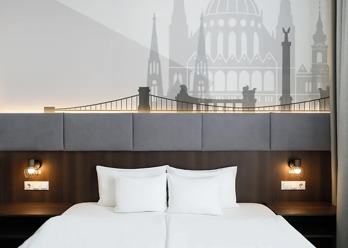 12 Revay Hotel